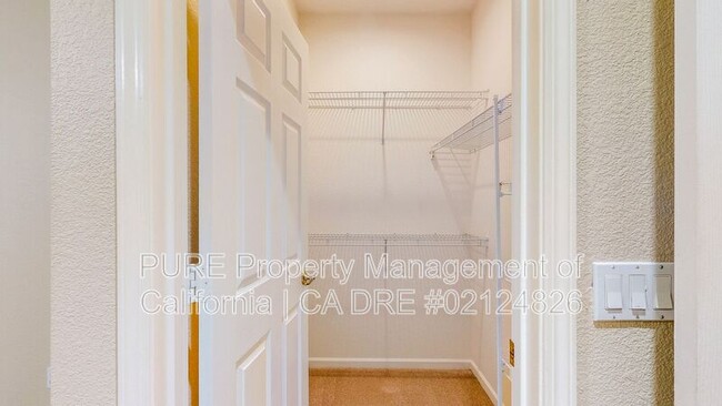 Building Photo - 121 Porterfield Creek Dr