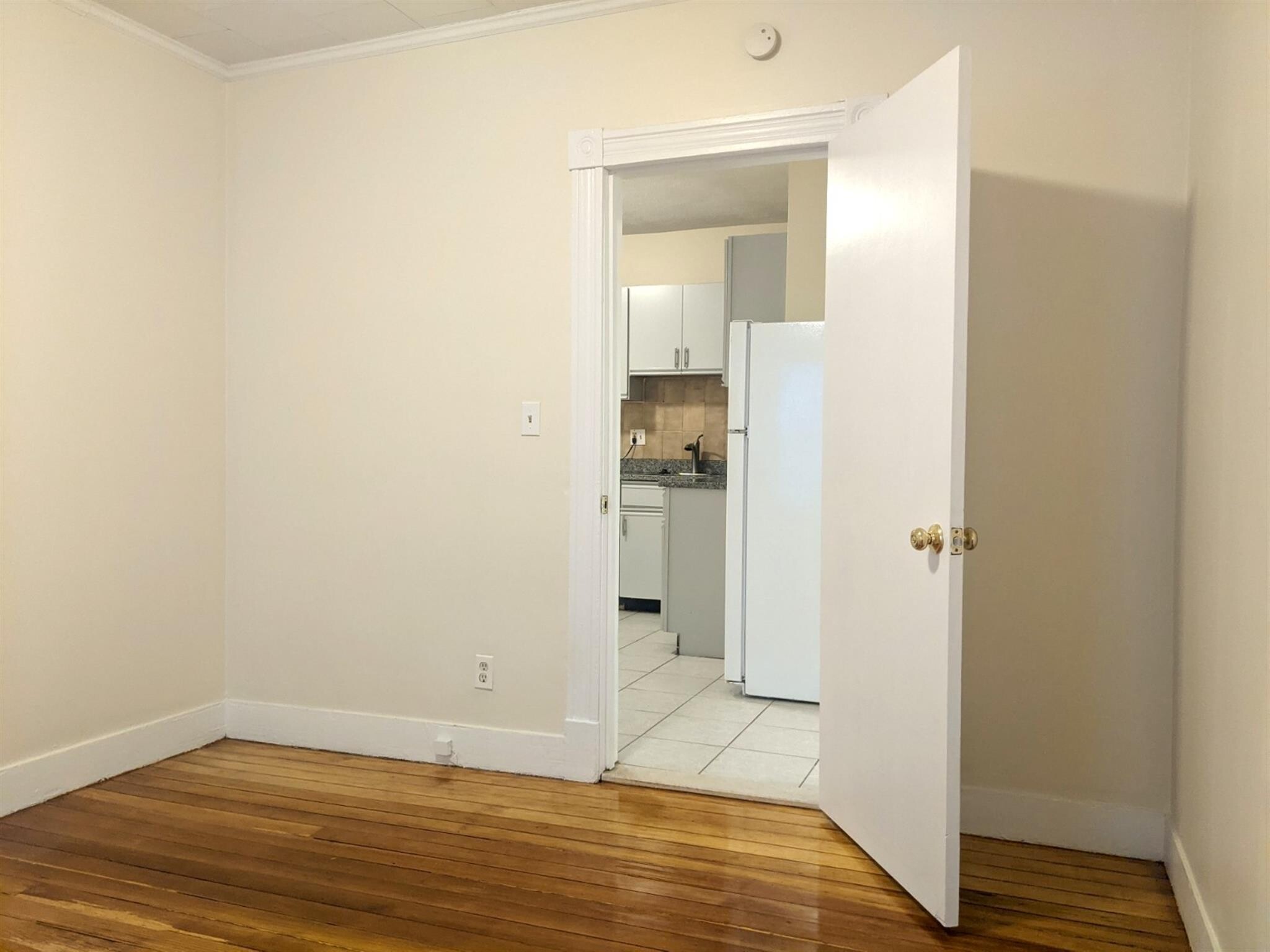 Building Photo - 83 Yorktown St