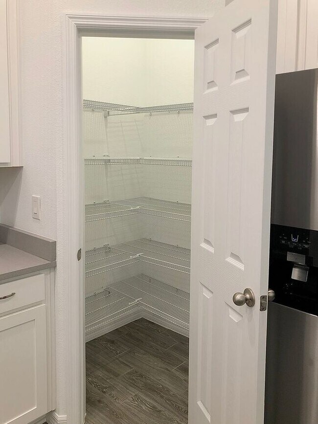 Building Photo - Beautiful 3/2.5 Newly Appointed Home with ...