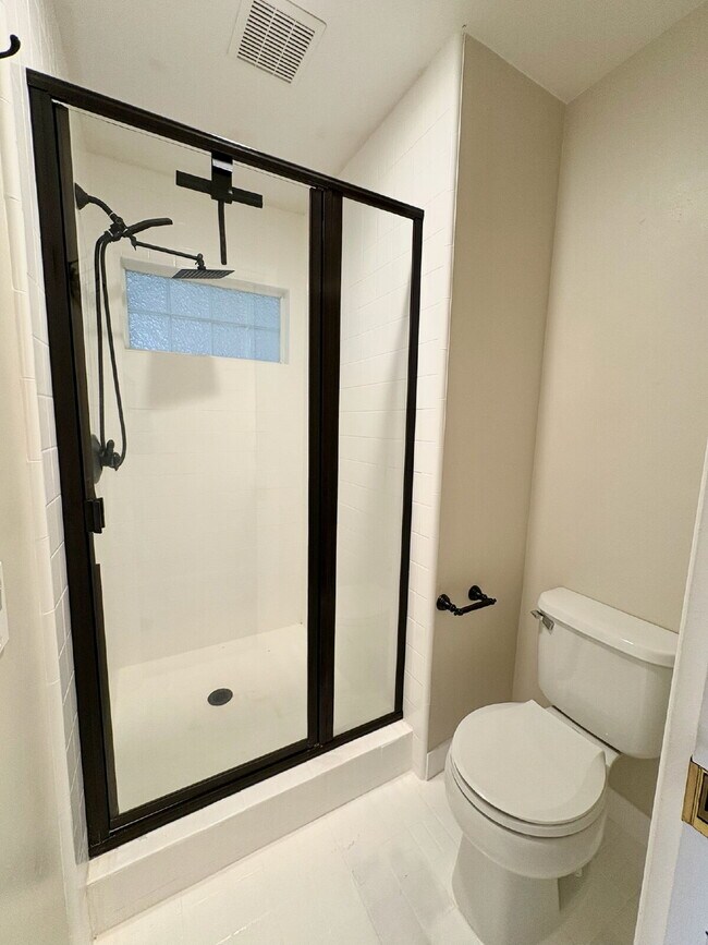 Building Photo - Spacious 3 Bedroom Gilroy Home with AC  & Attached Garage