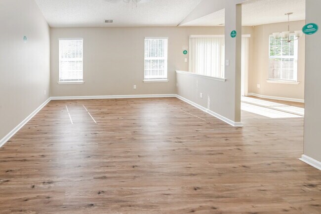 Building Photo - 8905 Bambi Ct