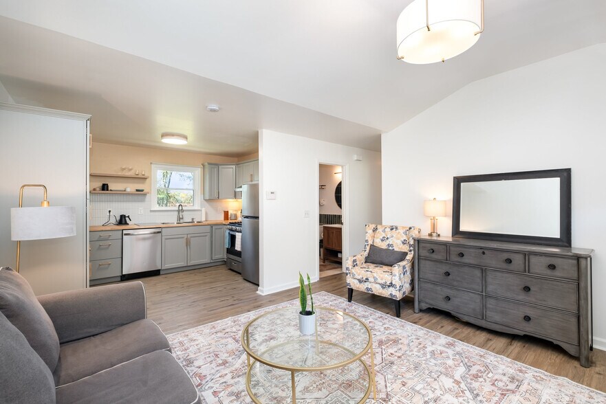 Building Photo - 209 Nowlin Dr