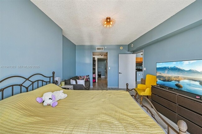 Building Photo - 1750 N Bayshore Dr