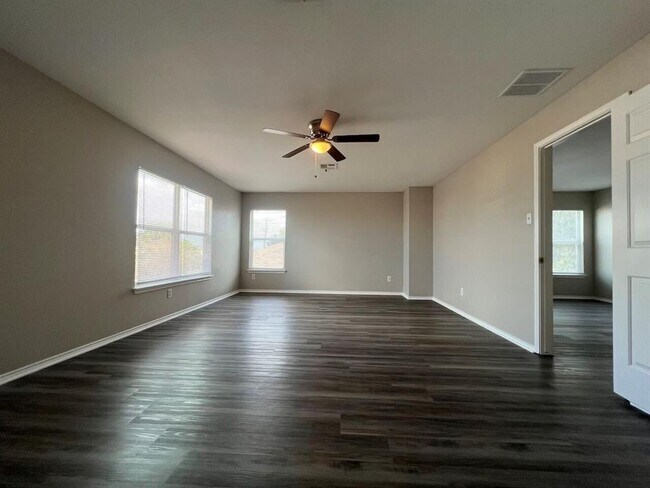 Building Photo - 13120 Dearbonne Dr