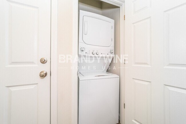 Building Photo - 450 Matilda Ln