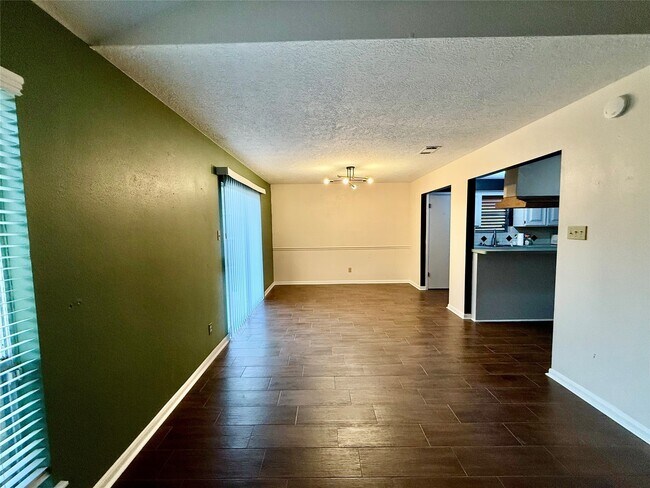 Building Photo - 16002 Havenhurst Dr