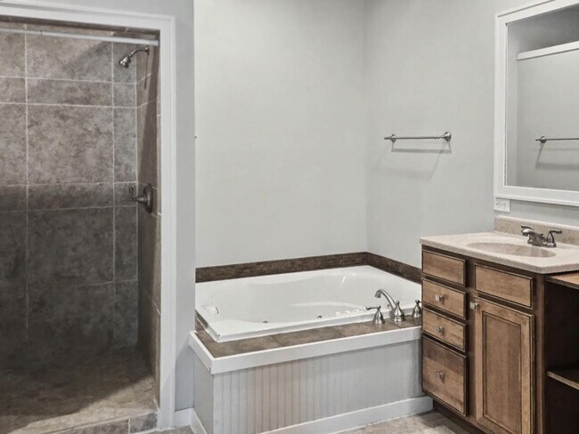 Building Photo - 6156-6158 Fairgrove St