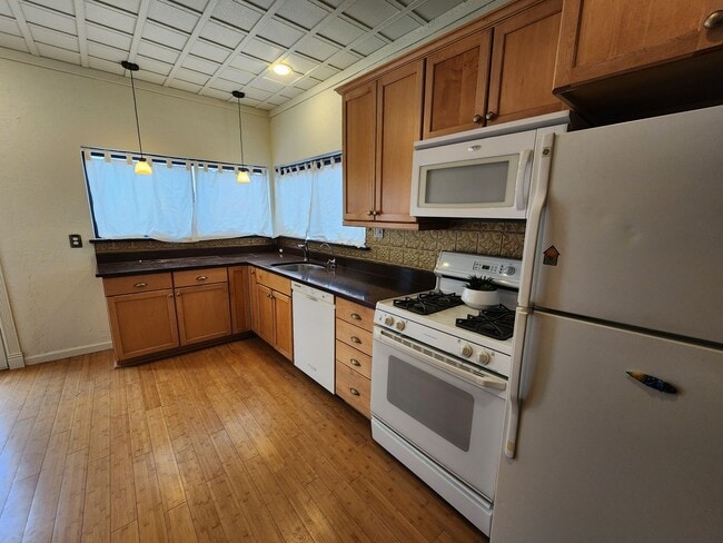 Building Photo - Sugarhouse Single Level 2 bd. 1 bath Single Family home!