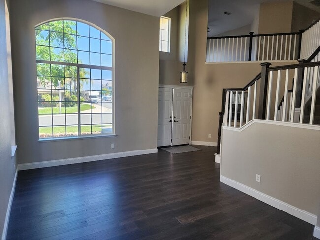 Building Photo - Gorgeous 4 Bedroom/3 Bath Home in South Temecula!