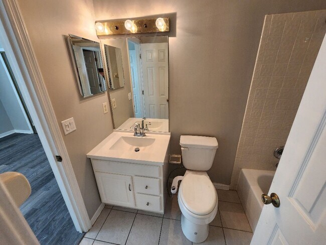 Building Photo - Remodeled beach condo steps away from the beach!!!