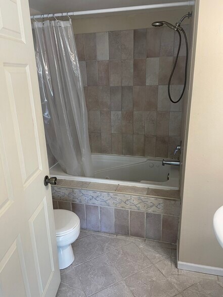 Bathroom jacuzzi tub - 16988 N 7th St