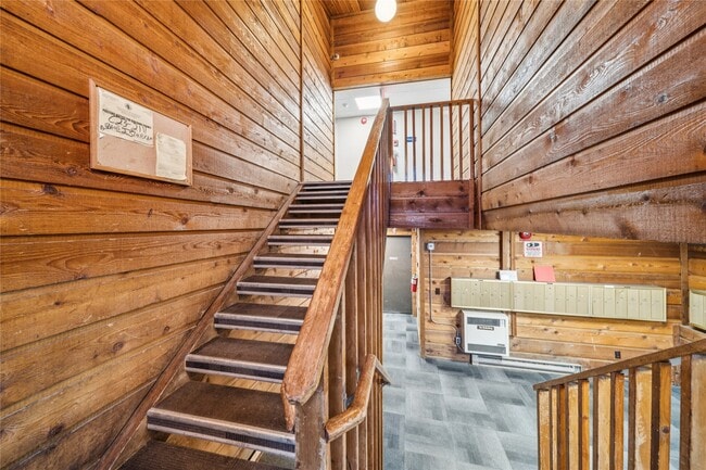 Building Photo - 1046 W 26th Ave