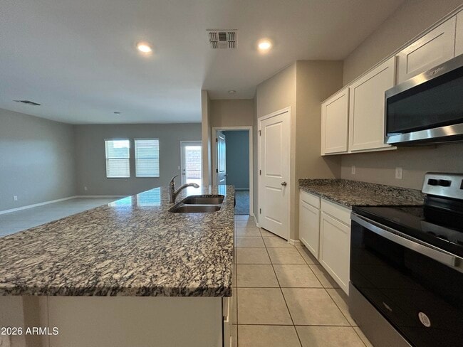 Building Photo - 6551 W Magdalena Ln