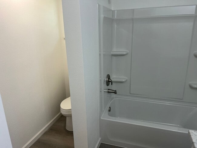 Building Photo - 3 Bedroom 1 bath