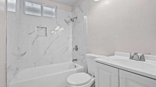 Building Photo - 493 Landsdown Cir