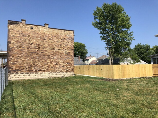 Building Photo - 1044 Sullivant Ave