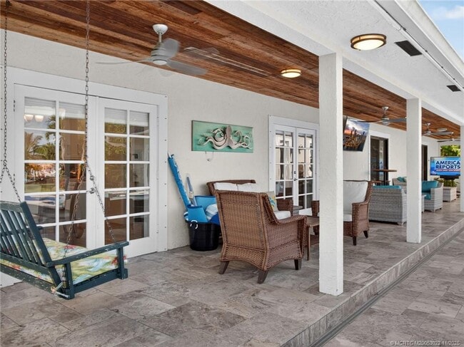 Building Photo - 724 NW Spruce Ridge Dr