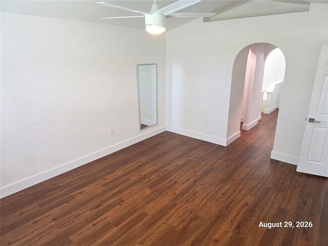 Building Photo - 834 Amidon St