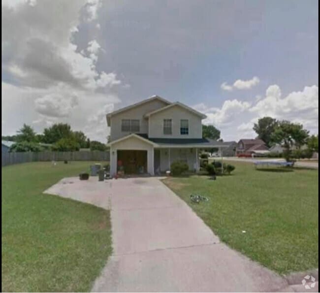 Building Photo - 33 Park Cir