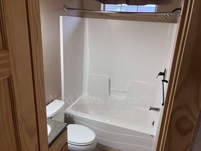 Building Photo - 20 Davis Ct