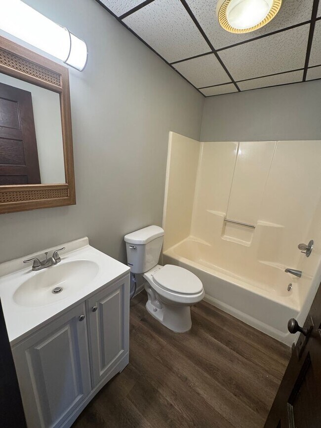 Building Photo - 549 Pine St