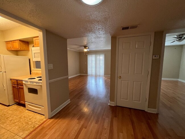Building Photo - 1 bed 1 bath upstairs condo in Altamonte S...