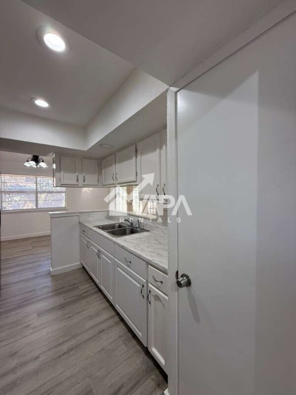 Building Photo - 6731 Cypress Lake Dr