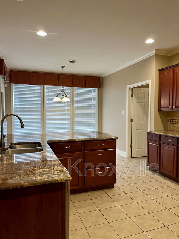 Building Photo - 4601 Ivy Rose Dr