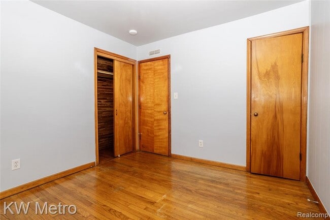 Building Photo - 32348 Linderman Ave