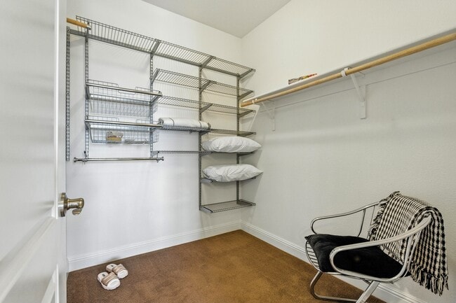 Building Photo - 636 Fan Tail Way