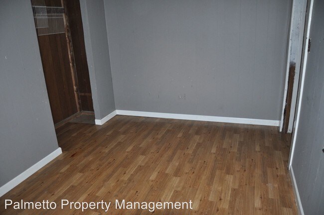 Building Photo - 1265 Wayside Rd NE