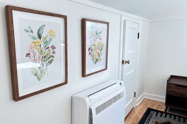 Building Photo - Furnished 3 Bedroom Walkable East Nashvill...
