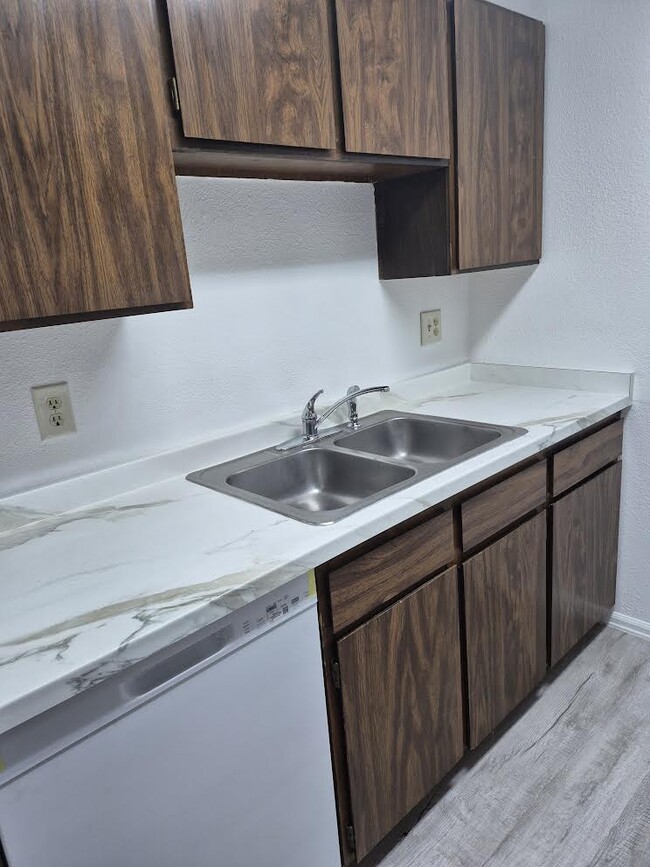 Building Photo - 2920-2922 Main St