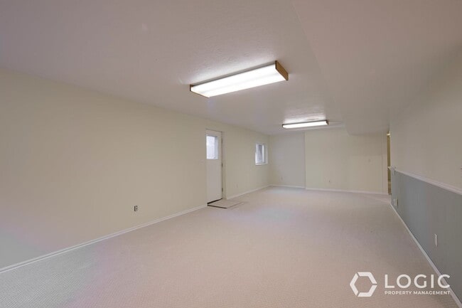 Building Photo - Spacious Home in Tooele!