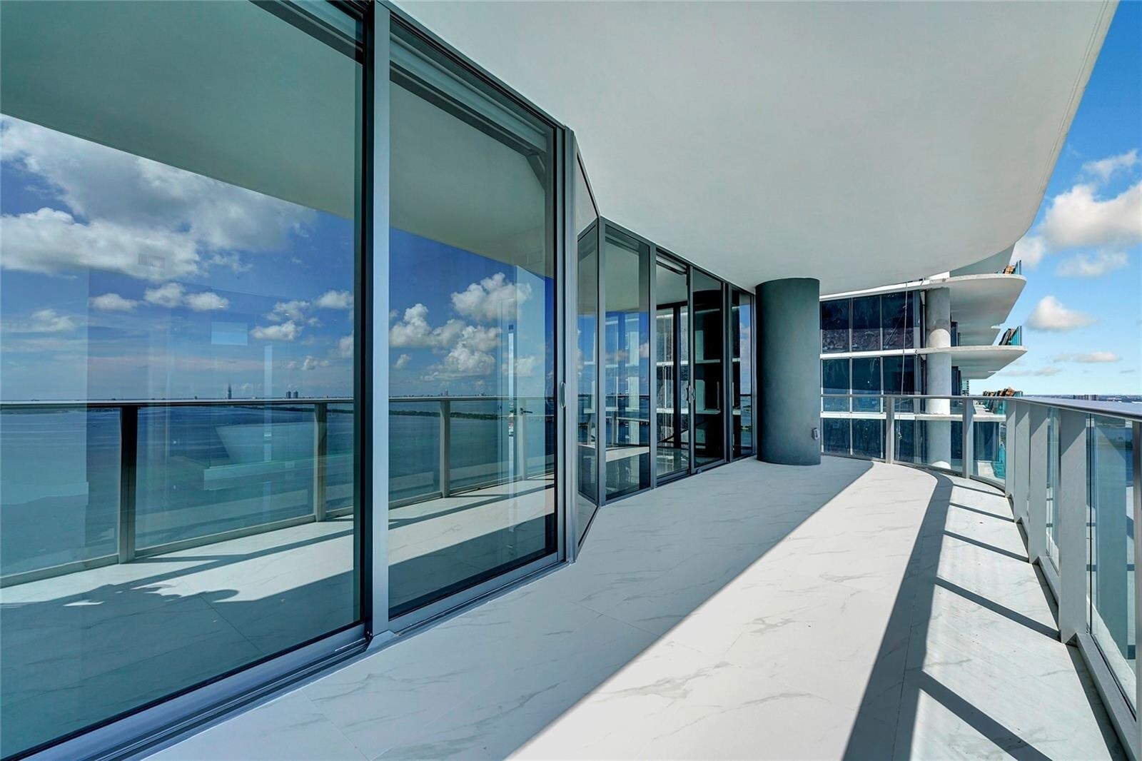 Building Photo - 700 NE 24th St