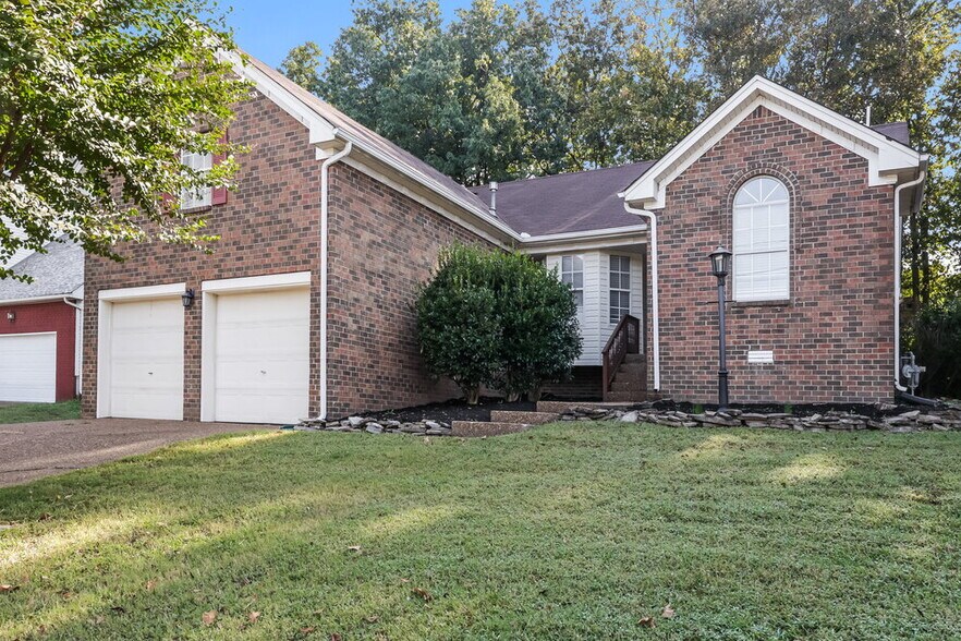 Building Photo - 3724 Belle Oaks Dr