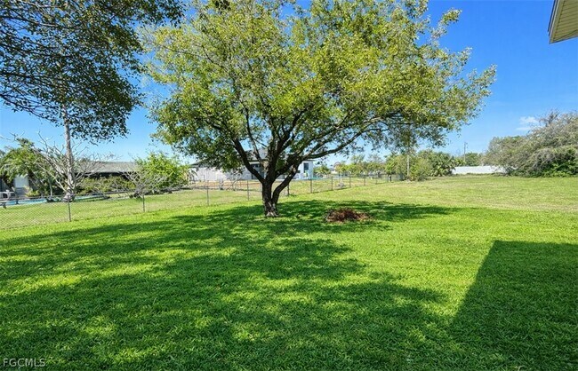 Building Photo - 2010 NE 13th Pl