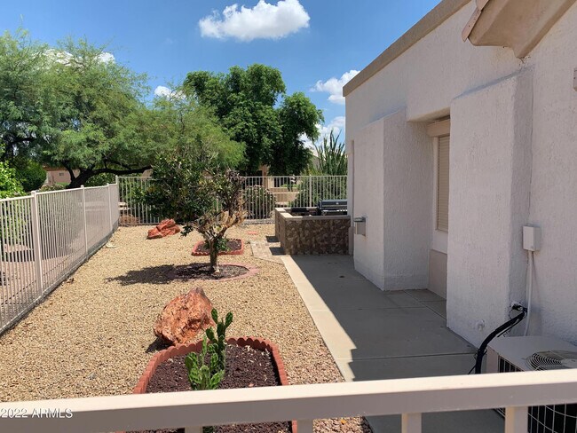 Building Photo - 15185 W Vía Manana