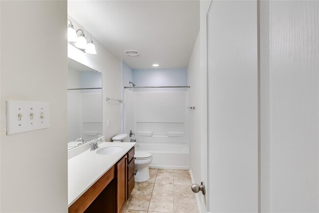 Building Photo - 868 Water Hyacinth Loop
