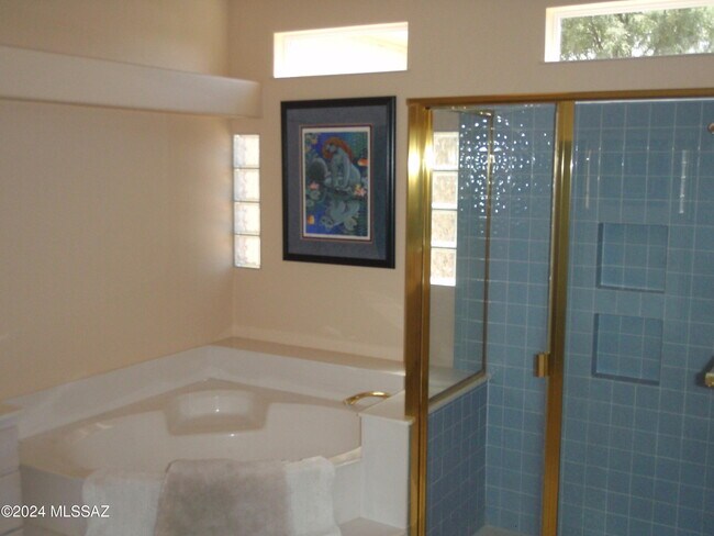 Building Photo - 65535 E Desert Side Dr