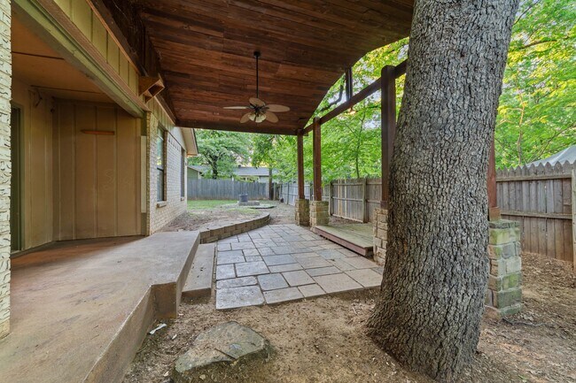 Building Photo - 121 Lake Vista W