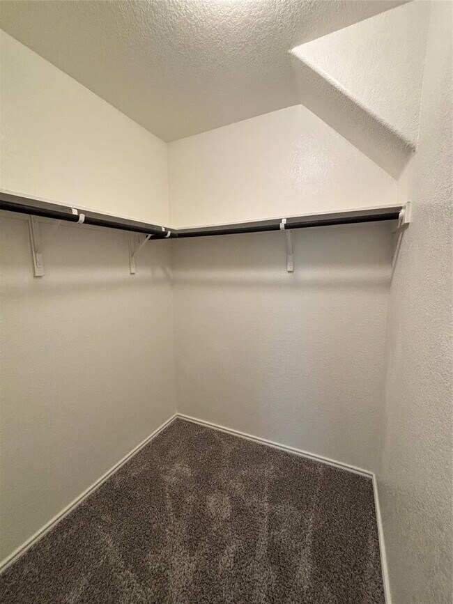 Building Photo - 21300 Bird Wing Dr