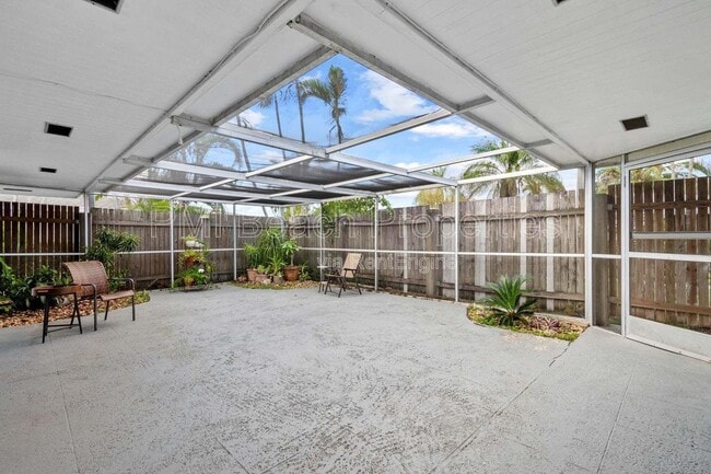 Building Photo - 93 East Ct