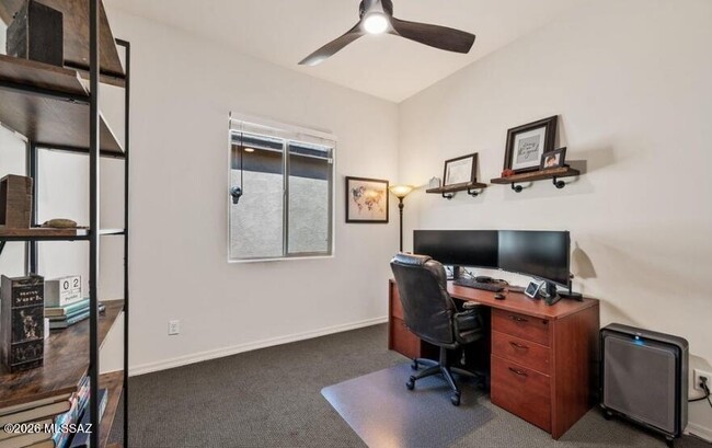 Building Photo - 719 E Danum Vly Dr