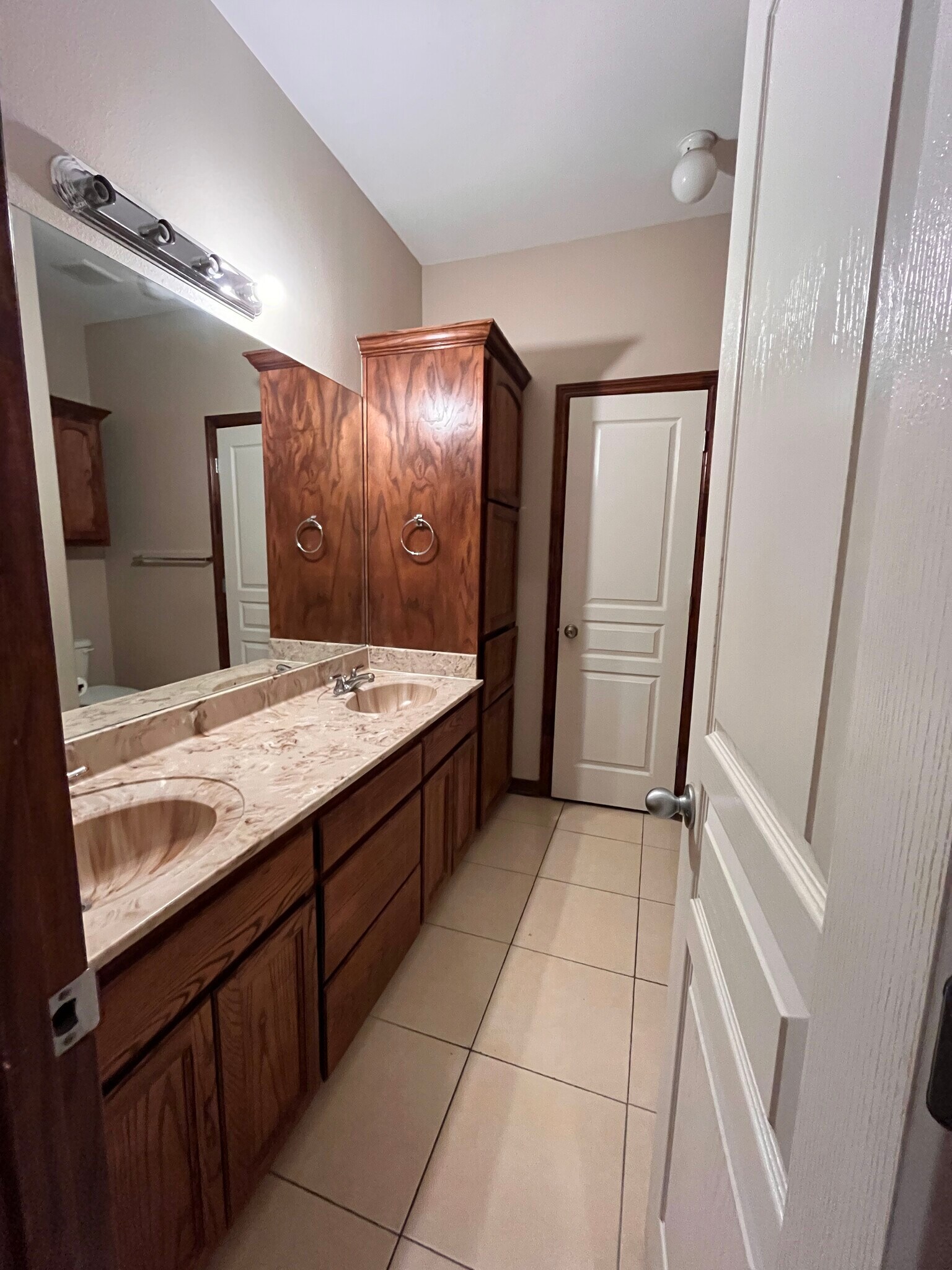 Master Restroom - 3043 Scotland Dr