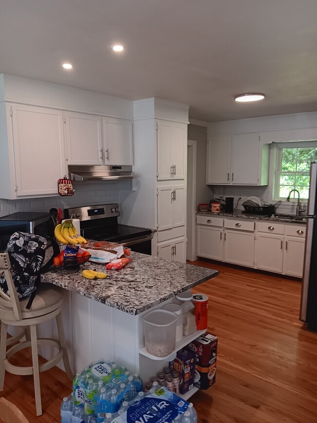 Kitchen - 518 Tanager Rd