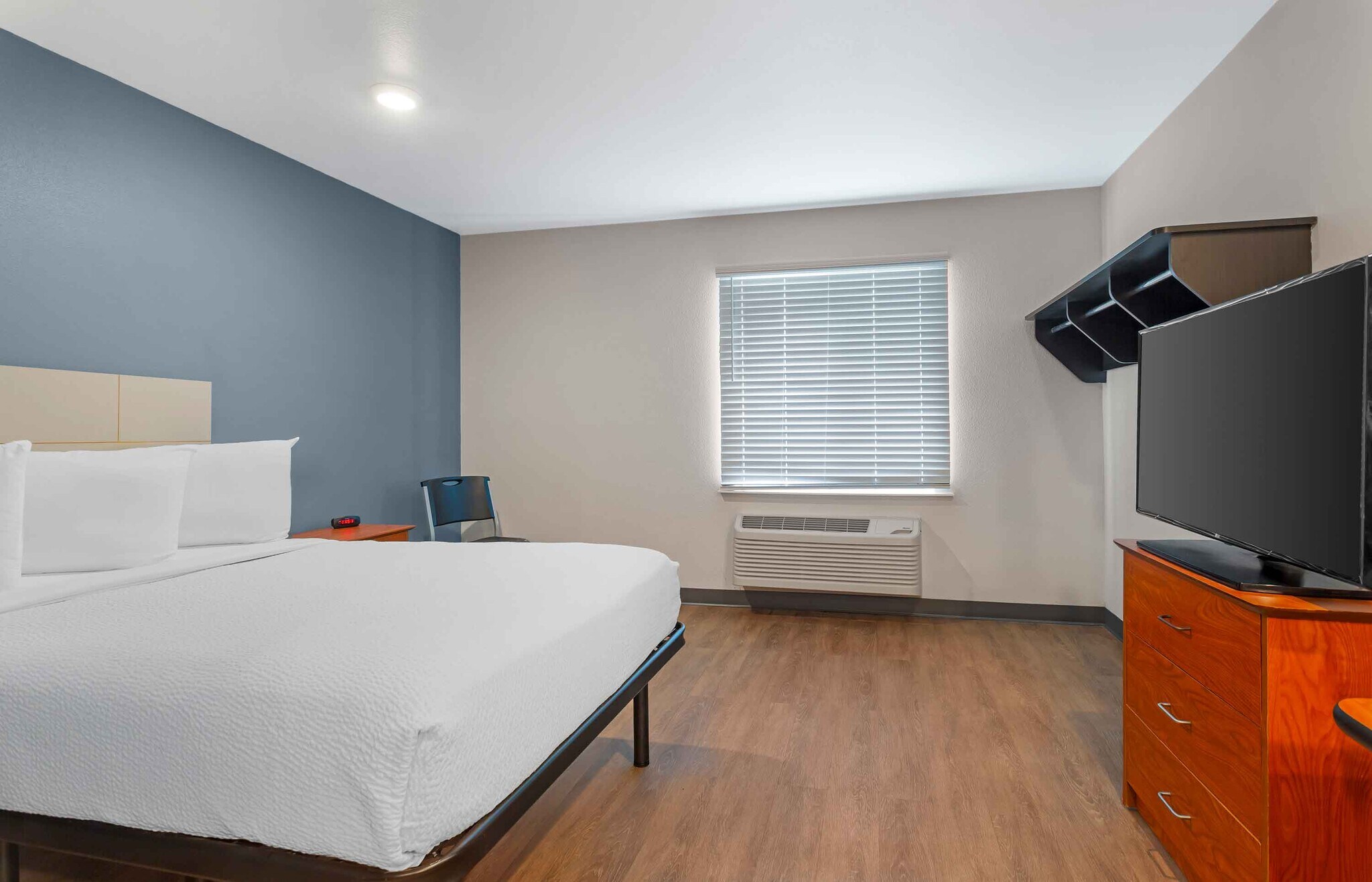 Building Photo - Furnished Studio-Fort Myers - Northeast