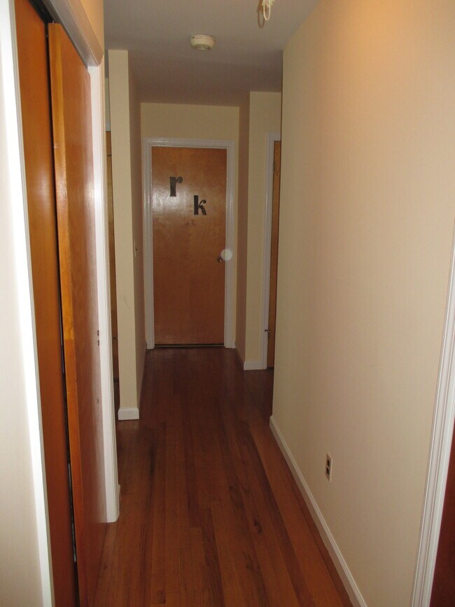 Building Photo - 14 Westview Ave