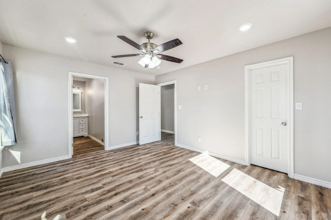 Building Photo - 1430 N Race