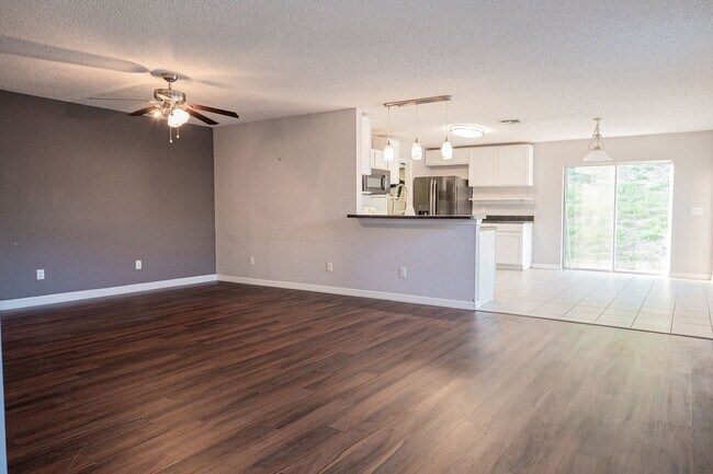 Building Photo - 3/2~Ridge Valley ~ Save with Solar!